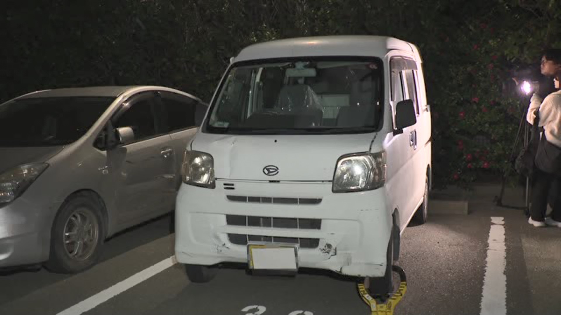 老人福祉施設の駐車場で事故　女性が軽自動車にはねられ死亡　74歳男性が運転操作誤り施設外壁や別の車にも衝突　福岡市